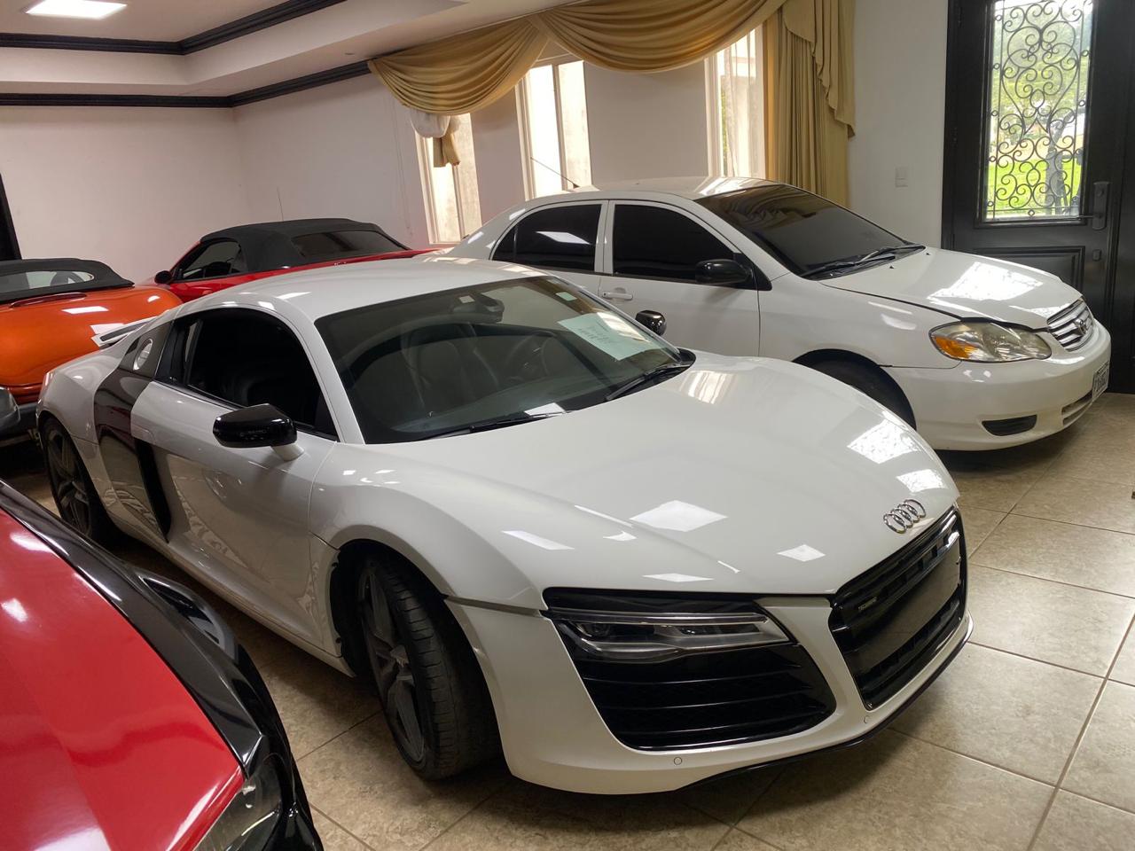 08. AUDI LINEA R8